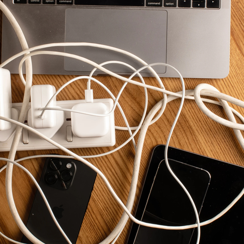 FAST-PD140-BLK-EU FAST GAN CHARGER PRO PD 140W-BLACK-EU, СЗУ 140W,  разъёмы USB-C . Цвет: чёрный